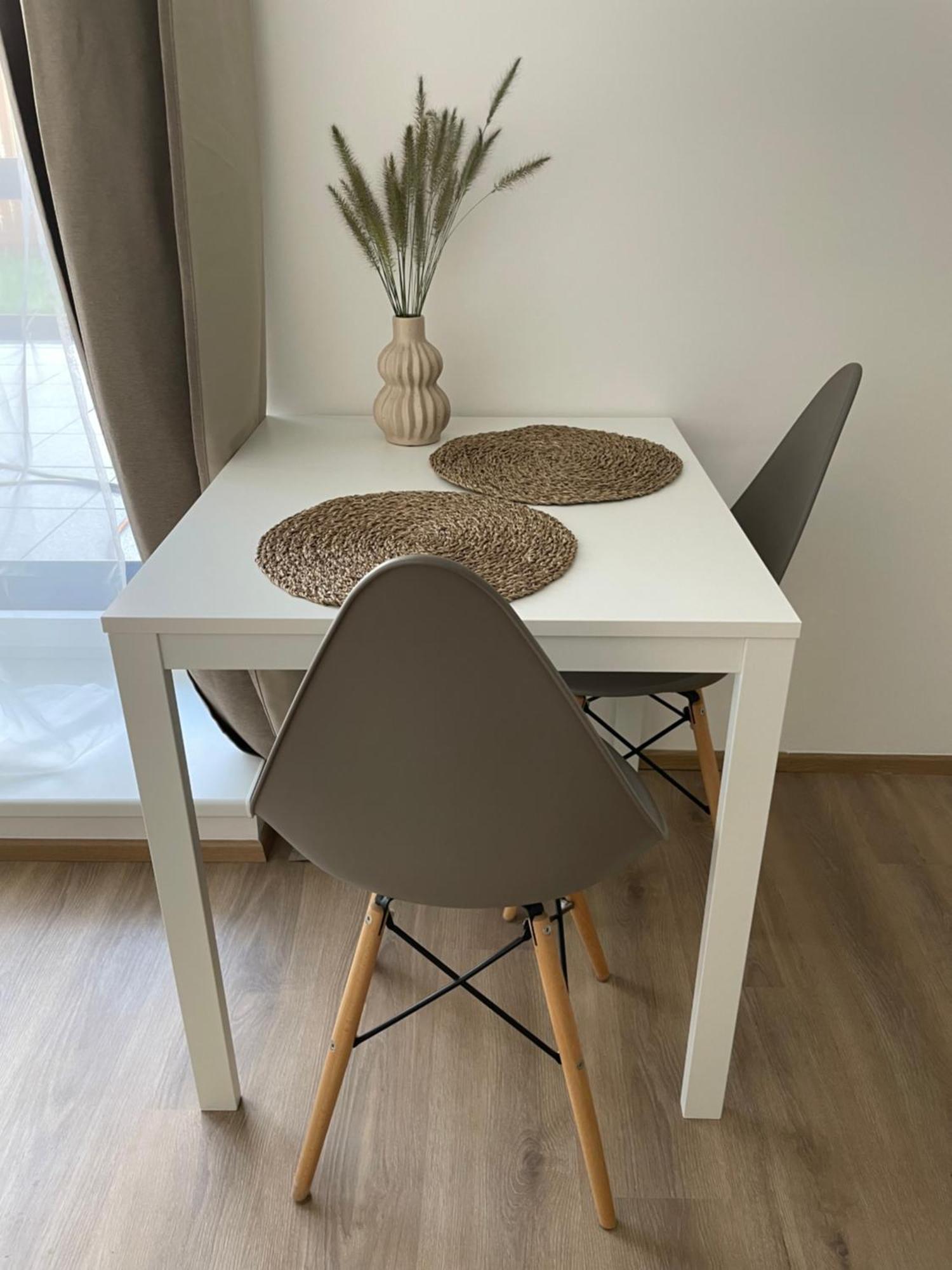Apartament 1 *