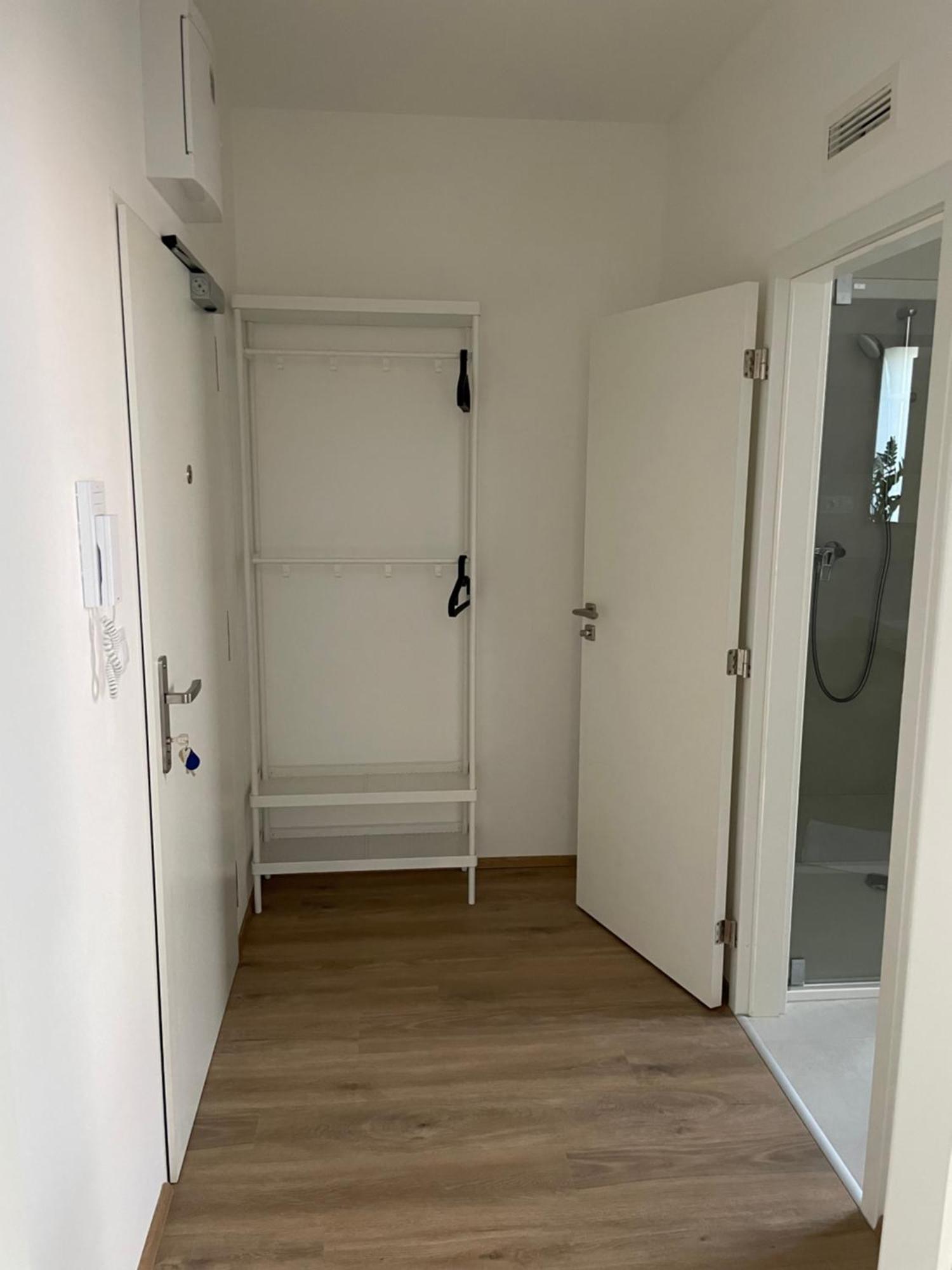 Apartament 1 *